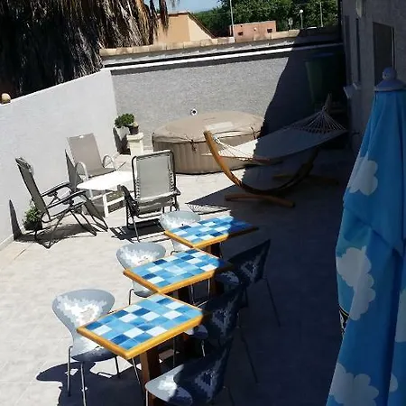 Comme A La Maison Bed & Breakfast